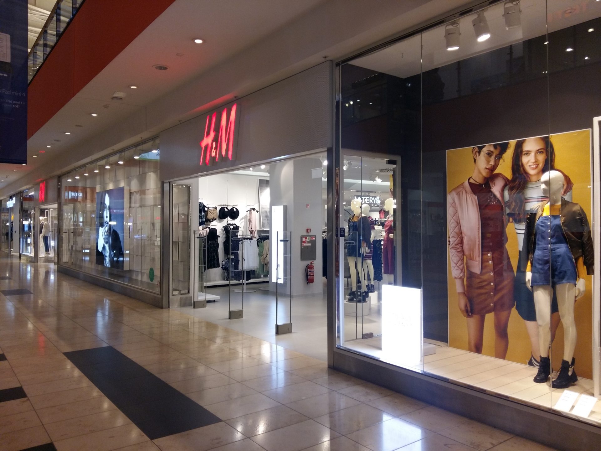 Installation works of «H & M“ store premises in Shopping and Entertainment Centre „Ozas“